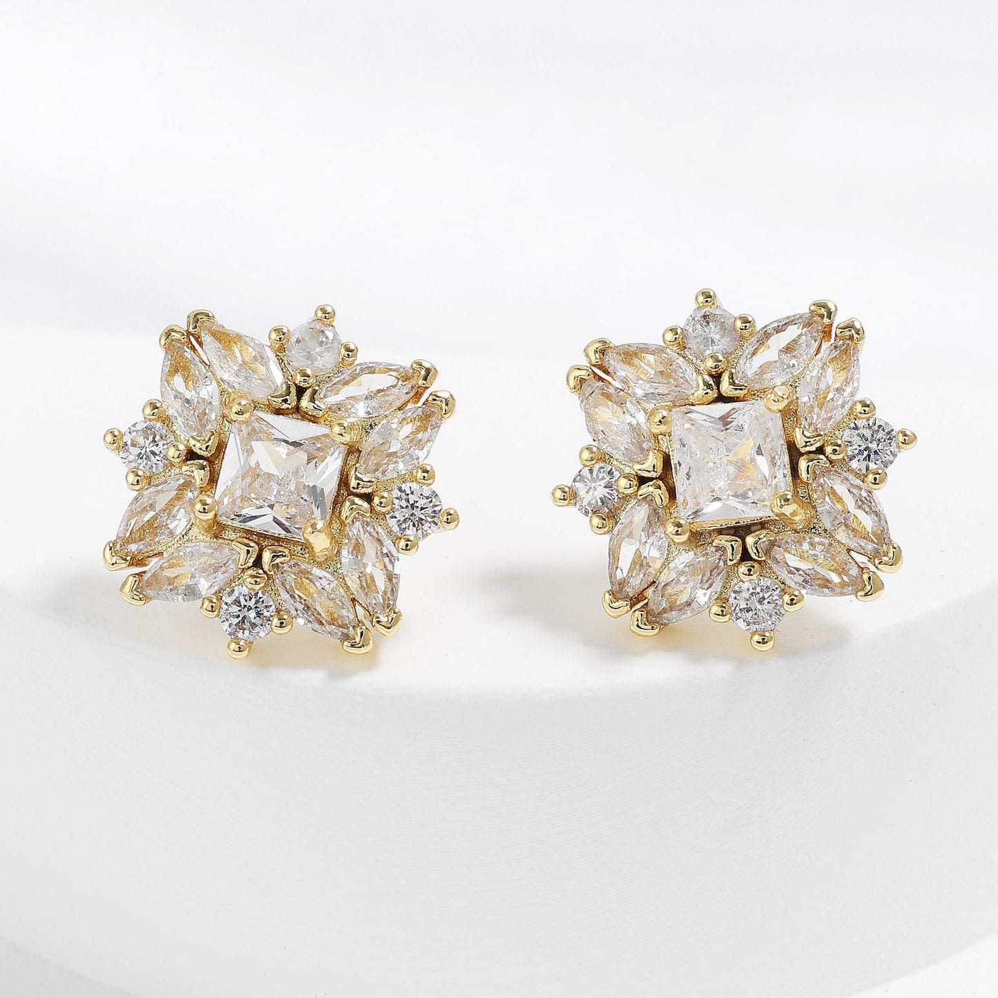 Zircon Women's Fashion High Class Elegant Special Interest Earrings